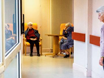 Stapje voor stapje door de gangen van het rusthuis