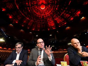Schepen Khalid Zian, burgemeester Philippe Close en directeur Denis Gerardy op de persconferentie 1 jaar na de heropening van het Koninklijk Circus