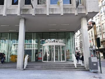 Muntpunt op het Muntplein, communicatiehuis, bibliotheek en ontmoetingsplek voor (Nederlandstalige) Brusselaars