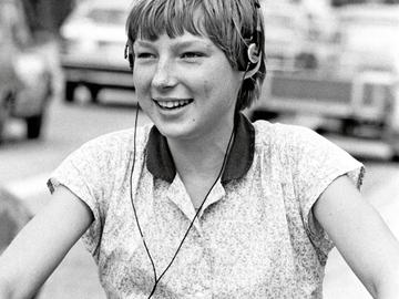 Beeldspraak Augustus 1982 op de fiets in Brussel met een walkman op het hoofd