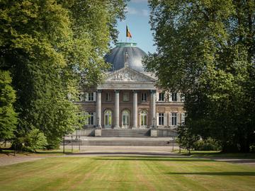 Het Koninklijk Paleis in Laken valt rechtstreeks onder de Regie der Gebouwen