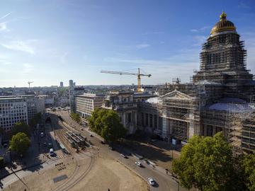 Het Justitiepaleis op het Poelaertplein staat al meer dan 30 jaar in de steigers