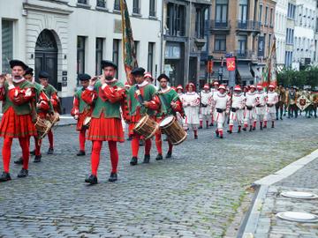 De Ommegang, de evocatie van de intrede van Karel V en zijn zoon, kroonprins Filips (de latere Filips II)