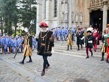 De Ommegang, de evocatie van de intrede van Karel V en zijn zoon, kroonprins Filips (de latere Filips II)