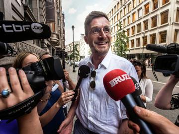 24 juni 2019: start van de onderhandelingen voor de vorming van de Brusselse regering met Pascal Smet (One.brussels) voor de microfoon van BRUZZ