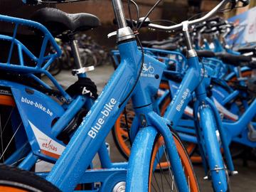 Blue bike-deelfietsen zijn ook beschikbaar in de grote Brusselse treinstations blue-bike