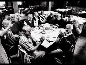 Het missiehuis van Scheut aan de Ninoofsesteenweg in Anderlecht in 2010: Marcel Mathys en collega's samen aan tafel