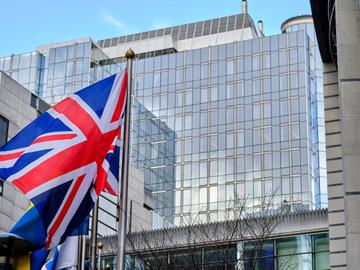 The Union Jack, de nationale vlag van het Verenigd Koninkrijk, aan het Europees Parlement, aan de vooravond van de Brexit op 31 januari 2020