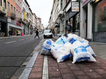 31 januari 2020: een gedeeltelijke staking bij Net Brussel maakt dat vuilniszakken blijven staan op de Elsensesteenweg en elders