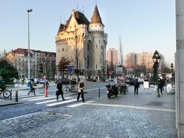 20200206 De Hallepoort op de Kleine Ring, gezien vanaf de Waterloolaan aan de Kleine Ring 2500px
