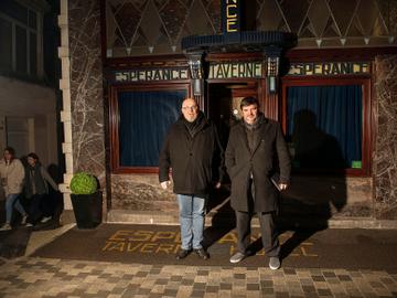 Henk Van hellem en Filip Moeykens voor Hotel/Taverne Esperance