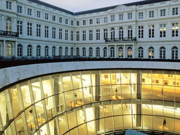 Museum voor Moderne Kunst (KMSKB), lichtput op hjet Museumplein, na de renovatie