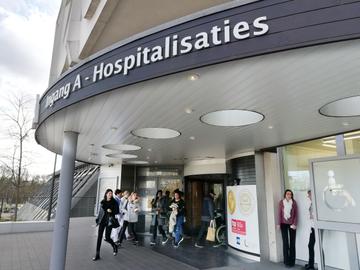 Hoofdingang van het Universitair Ziekenhuis Brussel in Jette