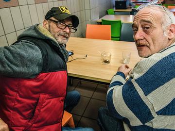 Thuislozen Michel en Serge Foyer Bodegem. Het centrum voor daklozenopvang in de Anneessenswijk, moet de deuren sluiten omdat het CAW de geldkraan dichtdraait