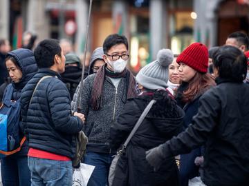 20200311 Mensen dragen mondmaskers uit vrees voor besmettingmet het coronavirus (Covid-19) in Brussel
