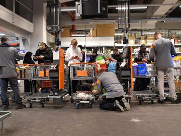 13 maart 2020: grote toeloop in bij Colruyt in Vorst uit angst voor tekorten door de dreiging van het coronavirus