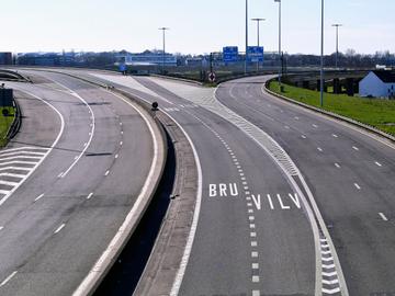 De Brusselse Grote Ring (R0) zonder autoverkeer, als gevolg van het dreigende coronavirus (covid-19)
