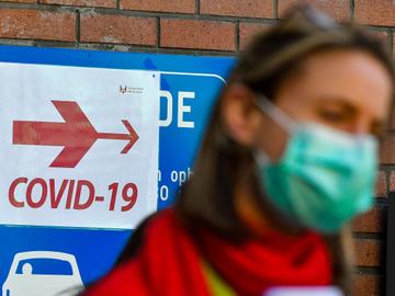 Brusselse ziekenhuizen, zoals het Sint-Pietersziekenhuis, bereiden zich voor op de besmettingspiek door het coronavirus.  De ziekte covid-19 wordt veroorzaakt door het virus SARS-CoV-2