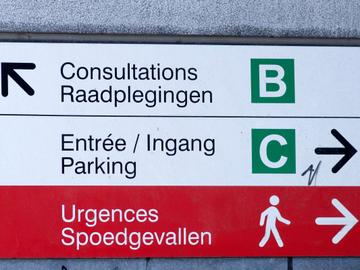 De dienst spoedgevallen van het Sint-Pietersziekenhuis, tussen de Hoogstraat in de Marollen en de Waterloolaan op de Kleine Ring