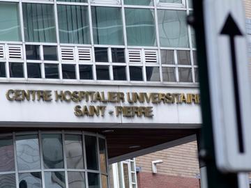 Brusselse ziekenhuizen, zoals het Sint-Pietersziekenhuis, bereiden zich voor op het pieken van het coronavirus.  De ziekte covid-19 wordt veroorzaakt door het virus SARS-CoV-2
