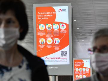 Sensibilisering omtrent het coronavirus op Brussels Airport. De ziekte covid-19 wordt veroorzaakt door het virus SARS-CoV-2