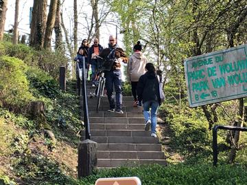 Opsplitsing oude spoorwegbedding in Oudergem en Woluwe: voetgangers- en fietsersbrug over de Tervurenlaan