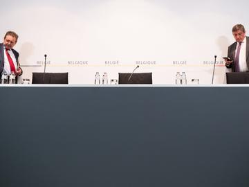 15 april 2020: Brussels minister-president Rudi Vervoort (PS) en zijn Vlaamse collega Jan Jambon (N-VA) op de persconferentie na de bijeenkomst van de nationale veiligheidsraad inzake coronamaatregelen