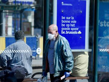 Om besmetting met het coronavirus te vermijden, dragen hel wat Brusselaars een mondmasker