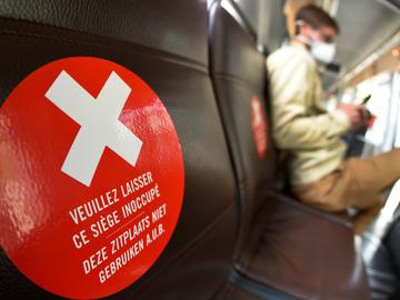 Het dragen van een mondmasker op het openbaar vervoer wordt verplicht om verdere verspreiding van het coronavirus tegen te gaan