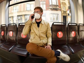 Het dragen van een mondmasker op het openbaar vervoer wordt verplicht om verdere verspreiding van het coronavirus tegen te gaan