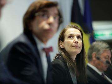 Elio Di Rupo, eerste minister Sophie Wilmès en Vlaams minister-president Jan Jambon op de persconfrentie na de Nationale Veiligheidsraad van vrijdag 24 april 2020