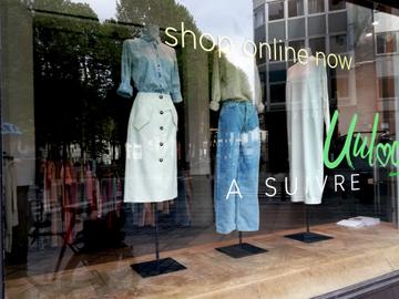 A Suivre, vintage tweedehandswinkel in de Dansaertstraat, moedigt klanten tijdens de lockdown aan online te shoppen