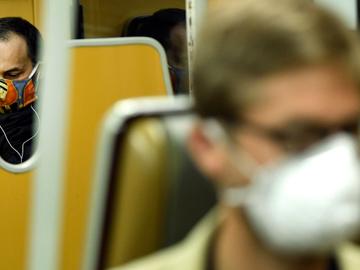 Vanaf 4 mei is het dragen van een mondmasker op het openbaar vervoer verplicht om verdere verspreiding van het coronavirus te vermijden