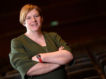 20200504 Uitreiking van de Prijs van Overheidsmanager 2017 door de Vlaamse Vereniging voor Bestuur en Beleid (VVBB) aan Tania Dekens (FAMIFED, Federaal Agentschap voor de Kinderbijslag)