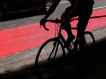 Aanleg van een voorlopig fietspad in de Wetstraat om fietsers voldoende plaats te bieden voor social distancing