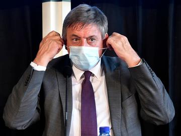Vlaams minister-president Jan Jambon (N-VA) met mondmasker