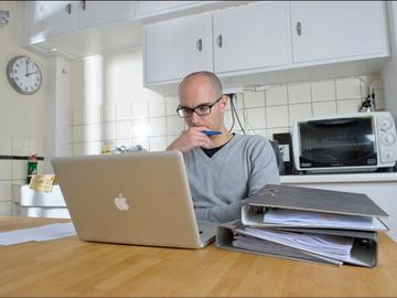 Telewerken op de laptop tijdens de lockdown van de coronacrisis