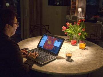 Telewerken op de laptop tijdens de lockdown van de coronacrisis
