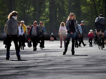 Skeelers in Ter Kamerenbos tijdens de lockdown van de coronacrisis