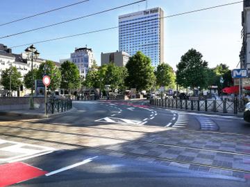 23 juni 2020: nieuwe markering voor fietsers op het rond punt Louiza op de Kleine Ring