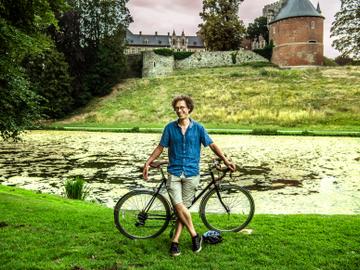 Op twee wielen door de achtertuin van Brussel: BRUZZ-redacteur Kris Hendrickx fietst door het Pajottenland met halte aan aan het kasteel van Gaasbeek