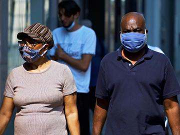 Het dragen van een mondmasker is verplicht wanneer de alarmdrempel in het Brussels gewest wordt overschreden