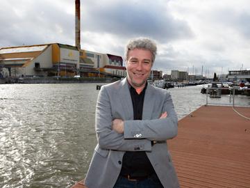 Alain Maron (Ecolo), Minister van Klimaattransitie, Leefmilieu, Energie en Participatieve Democratie, bij de verbrandingsoven van Neder-Over-Heembeek