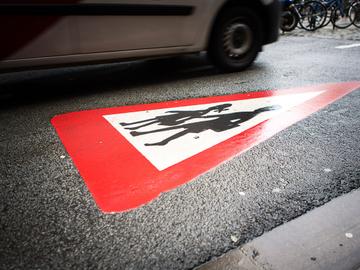 Overstekende schoolkinderen: signalisatie vraagt weggebruikers aandachtig te zijn