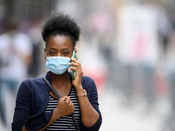 Het dragen van een mondmasker is verplicht in het Brussels gewest wanneer de alarmdrempel voor coronabesmettingen overschreden wordt