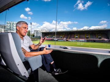 Thierry Dailly, voorzitter van voetbalclub RWD Molenbeek, in het Edmond Machtensstadion
