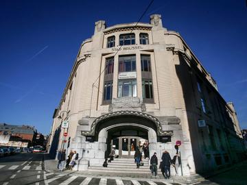 De Nederlandstalige gemeenteschool Anneessens-Funck, Groor Eiland 39, naast het Fontainasplein