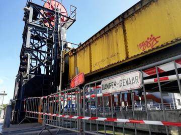 10 september 2020: de Godshuizenbrug over het kanaal verbindt de Nijverheidskaai en de Mariemontkaai in Sint-Jans-Molenbeek, maar is al maanden defect