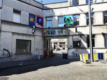 Recyclart, Vaartkapoen en Decoratelier huizen er naast elkaar, waardoor de Manchesterstraat in Sint-Jans-Molenbeek een cultuurstraat is geworden