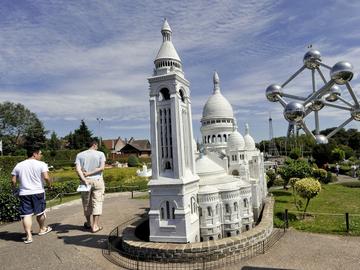 Mini-Europa in 2009, waar de Parijse Sacré Coeur en het Atomium naast elkaar staan